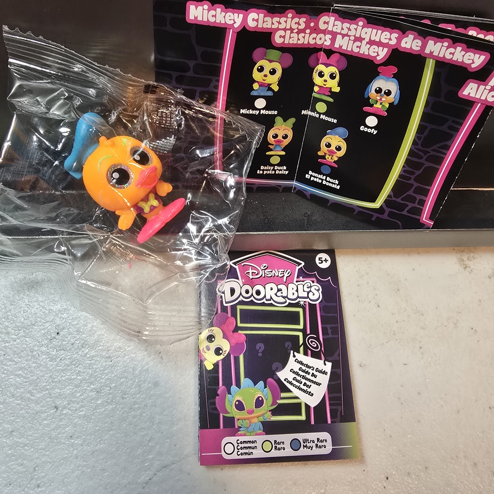 Disney Doorables Neon Donald - Ultra Rare